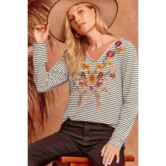 Savanna Jane size large ivory black striped v-neck top floral - Picture 1 of 4